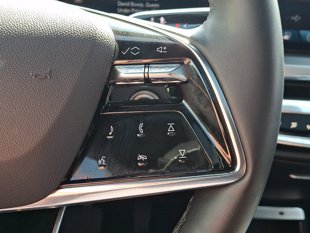 Certified 2024 Cadillac Lyriq Luxury AWD/4WD image 24