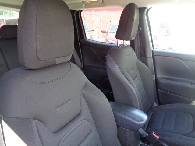 Used 2017 Jeep Renegade Altitude AWD/4WD image 25