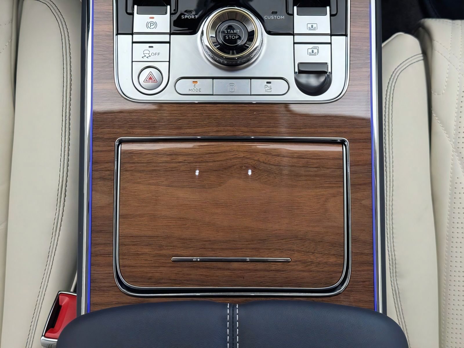 Used 2026 Bentley Flying Spur Plug-In Hybrid AWD/4WD image 39