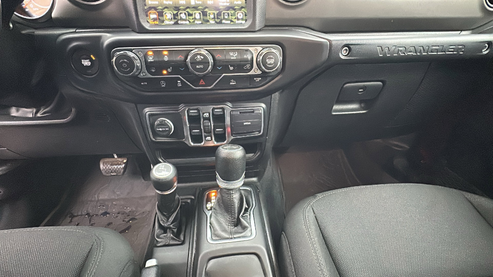 Used 2022 Jeep Wrangler Unlimited Sport image 22