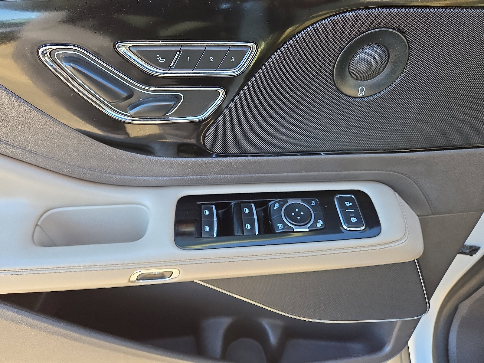 Used 2020 Lincoln Aviator Reserve w/ Equipment Group 201A image 10