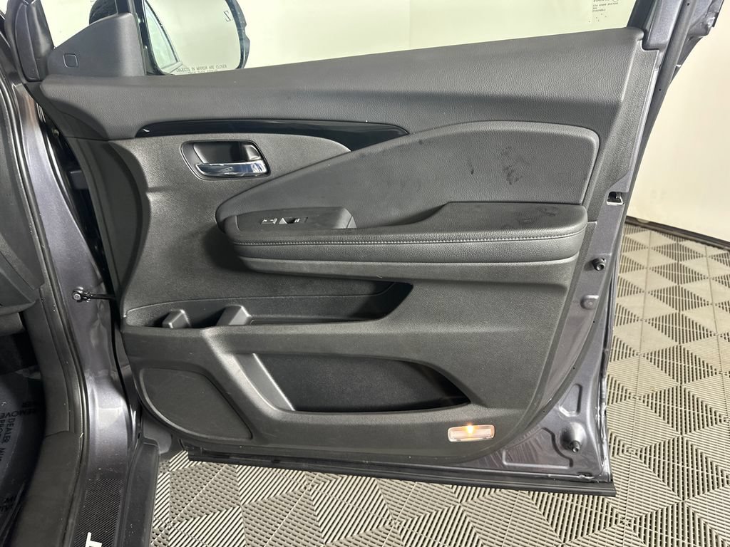 Used 2022 Honda Pilot Touring image 14