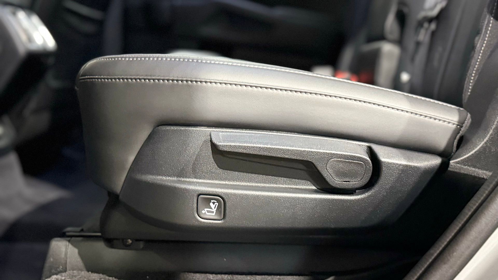 Used 2024 Kia Sorento S w/ Panoramic Sunroof Package image 57