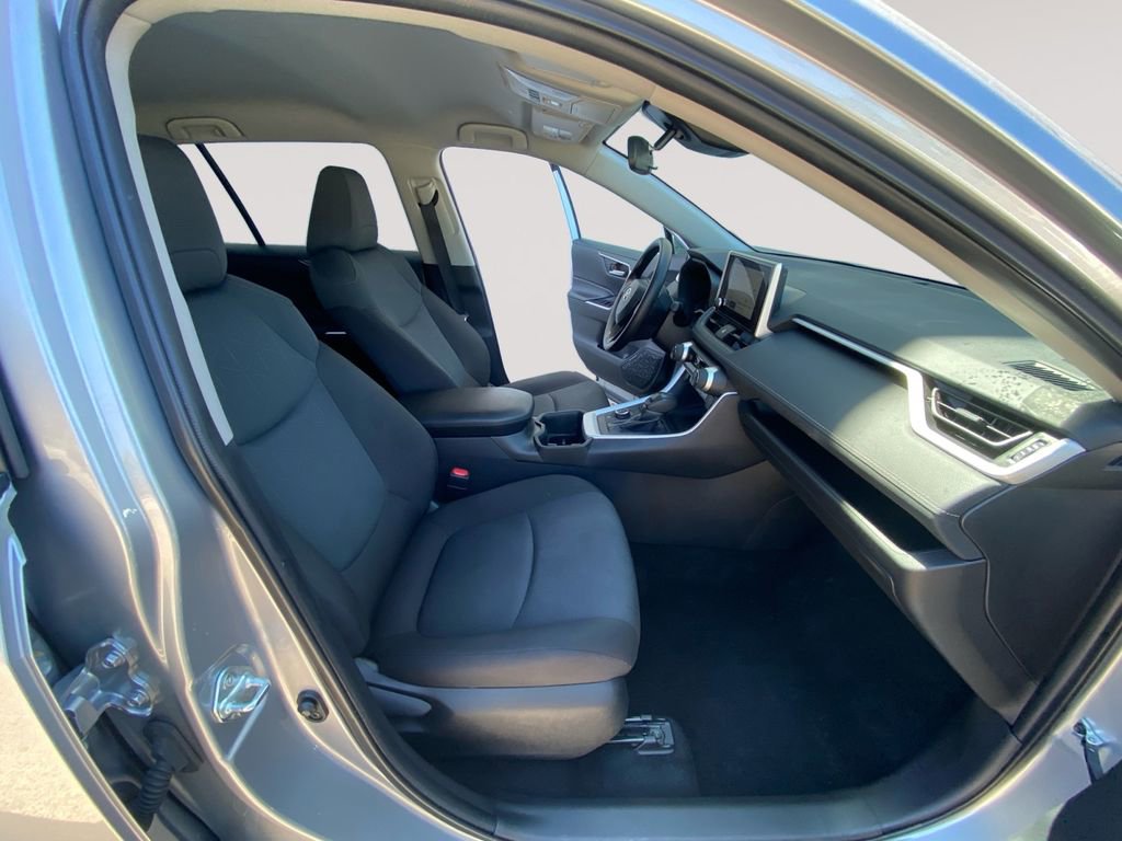 Used 2025 Toyota RAV4 XLE AWD/4WD image 15
