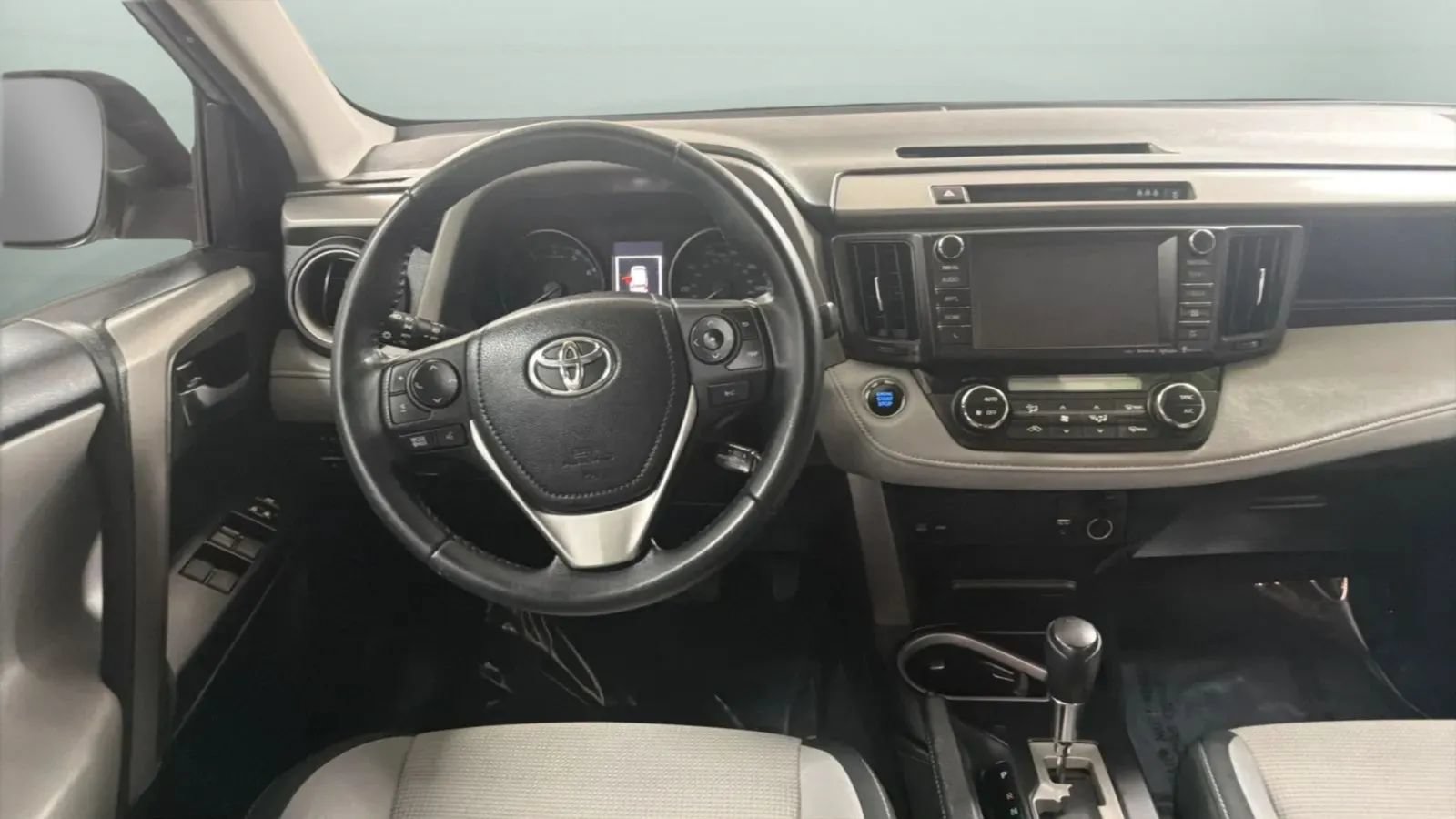 Used 2018 Toyota RAV4 XLE FWD image 11