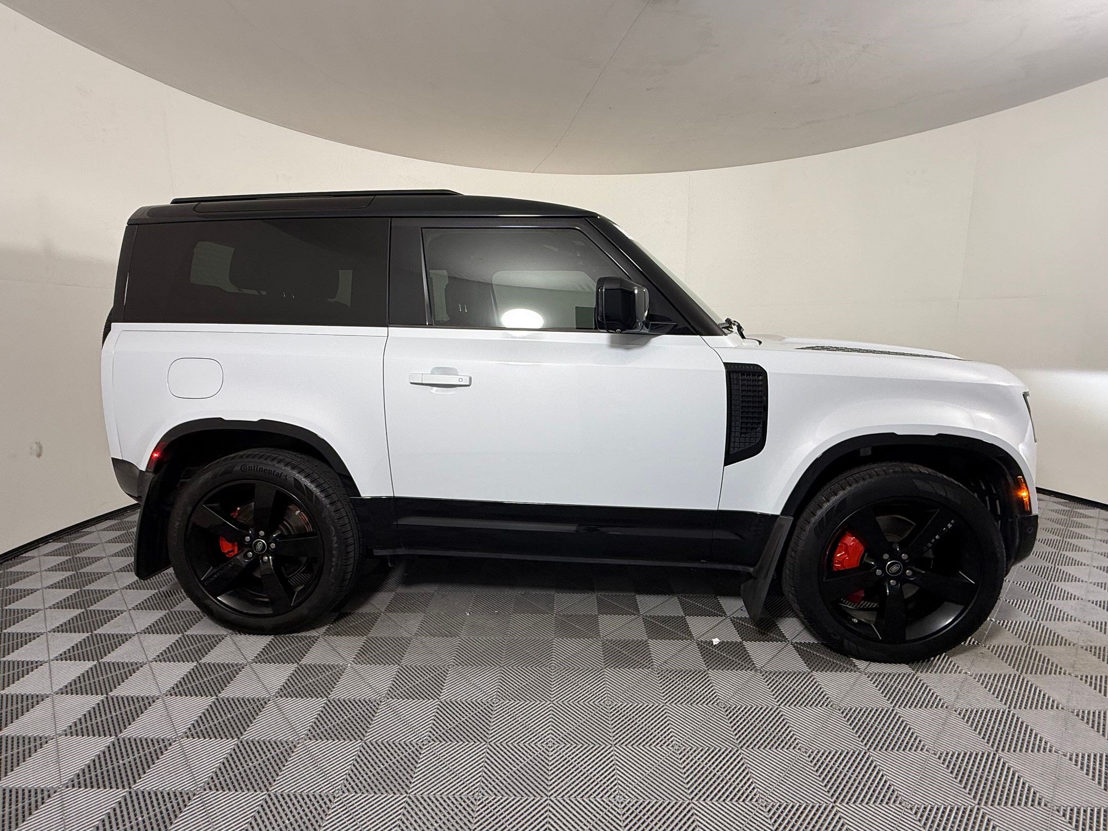 Used 2023 Land Rover Defender 90 X-Dynamic SE AWD/4WD image 8