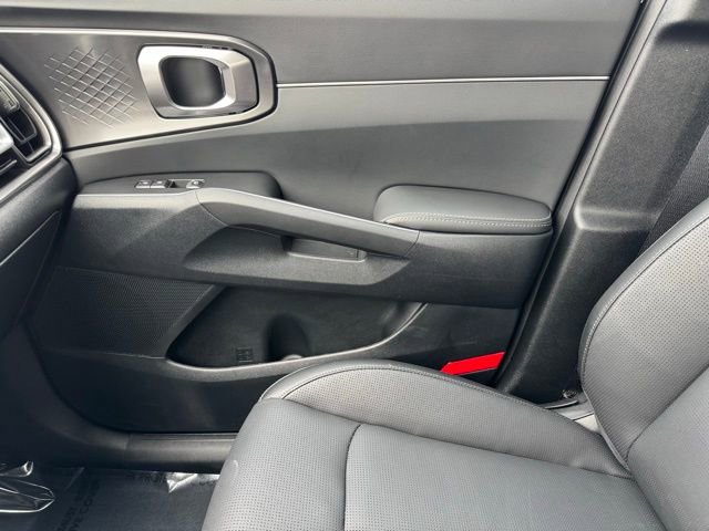 Used 2025 Kia Sorento S image 23