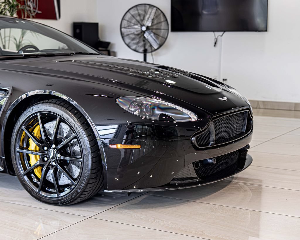 Used 2017 Aston Martin V12 Vantage S RWD image 3