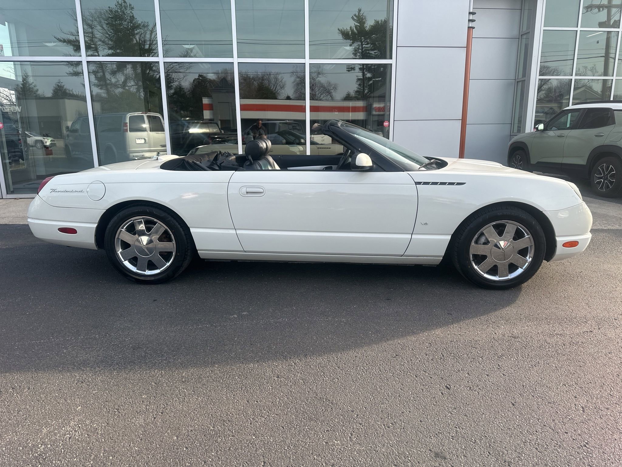 Used 2003 Ford Thunderbird image 2
