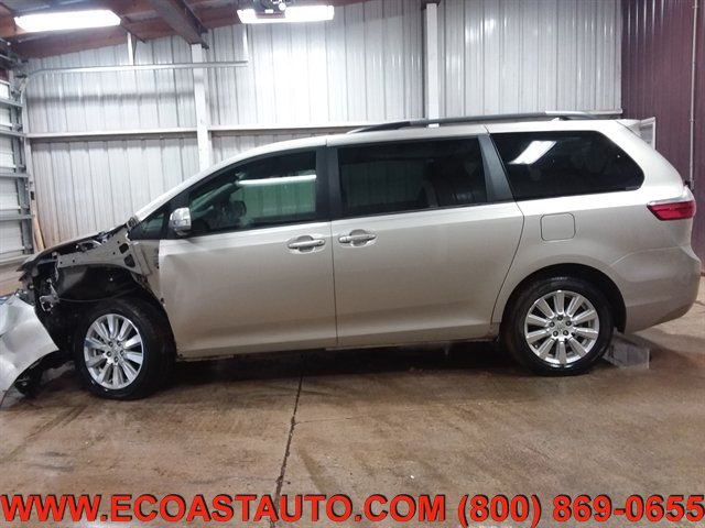 Used 2017 Toyota Sienna Limited AWD/4WD image 3
