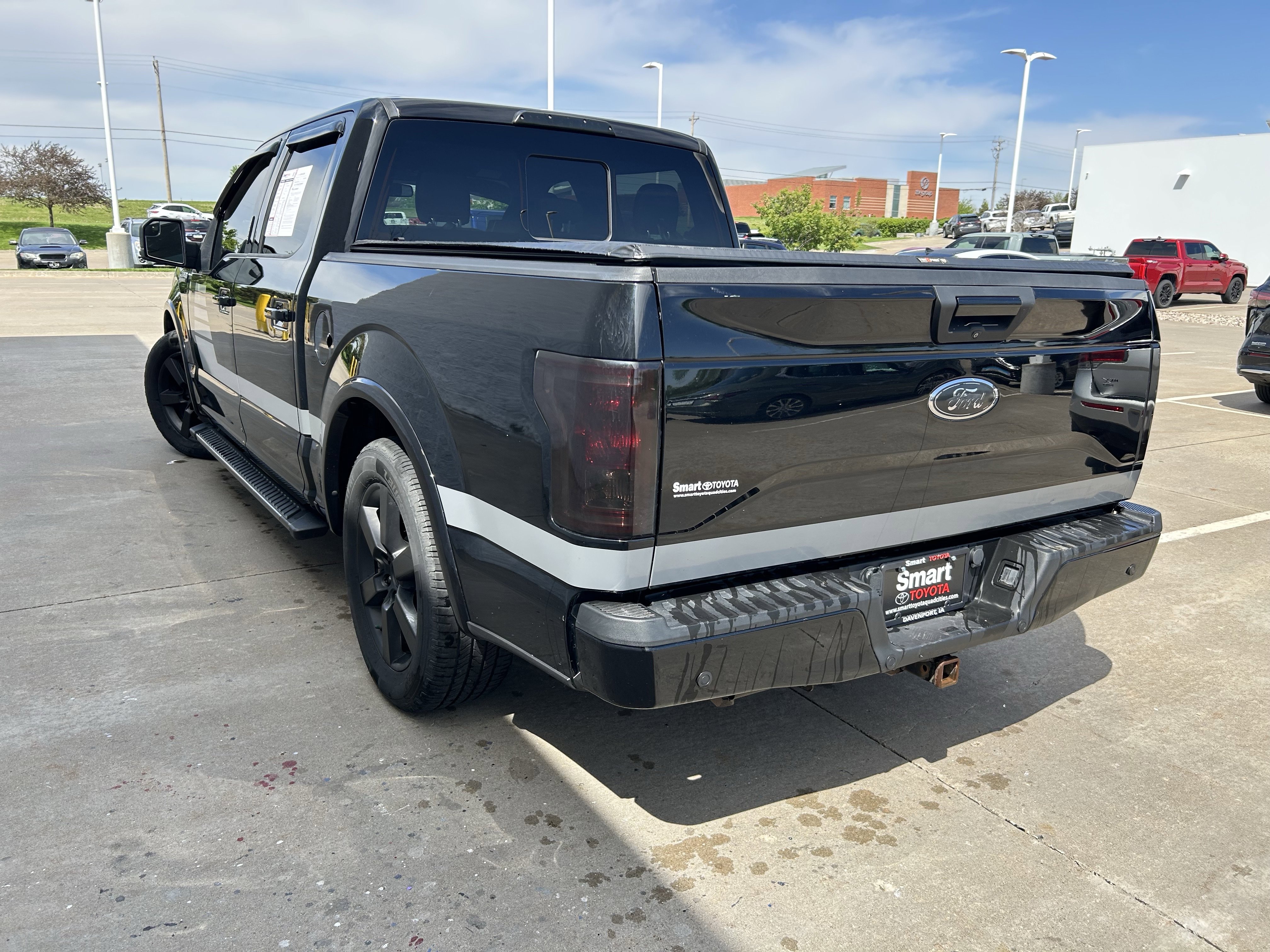Used 2017 Ford F150 XLT w/ Equipment Group 302A Luxury RWD image 4