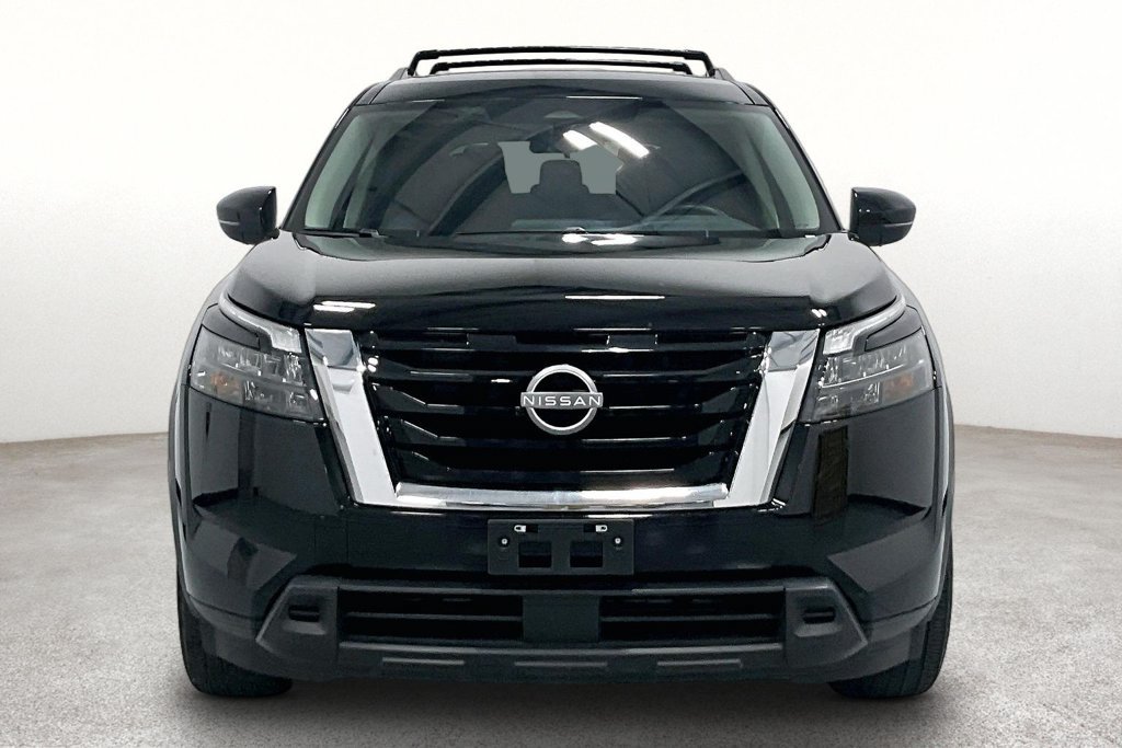 Used 2025 Nissan Pathfinder SV FWD image 3