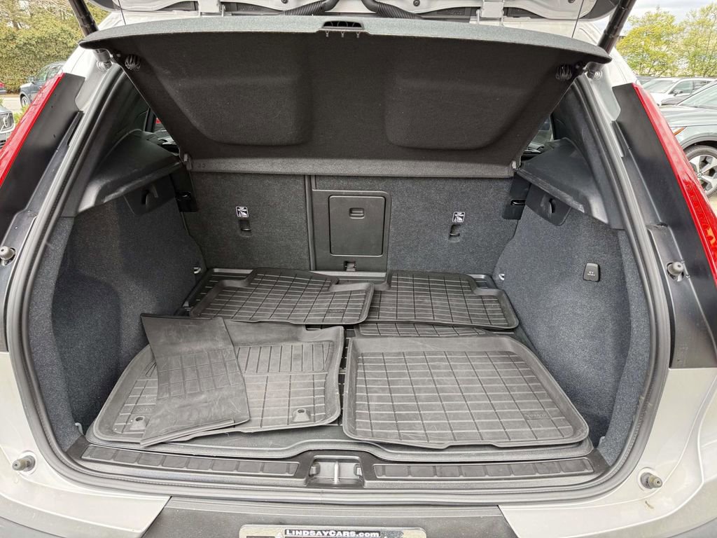 Used 2023 Volvo XC40 B5 Plus w/ Driver Assist Package AWD/4WD image 17