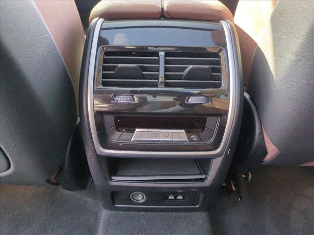 Used 2024 BMW X7 xDrive40i w/ Parking Assistance Package AWD/4WD image 18