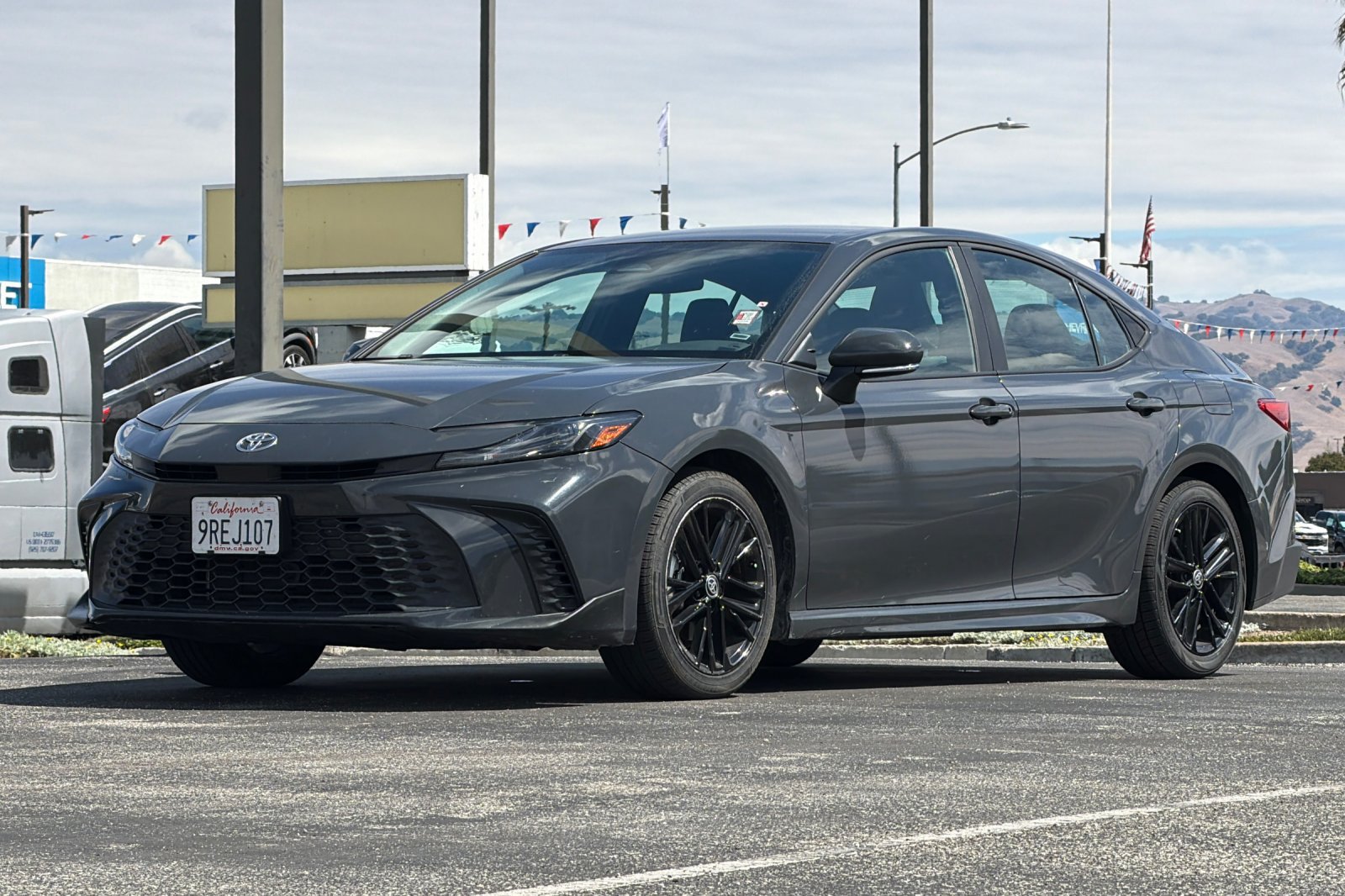 Used 2025 Toyota Camry SE FWD image 9