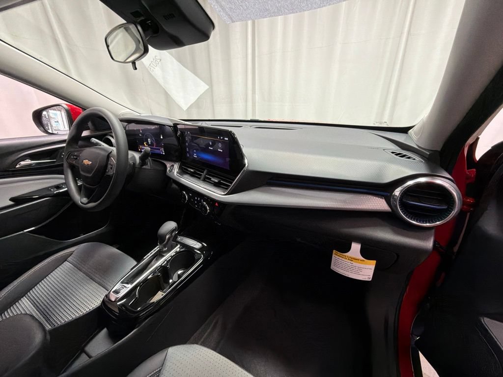 New 2026 Chevrolet Trax LT FWD image 32