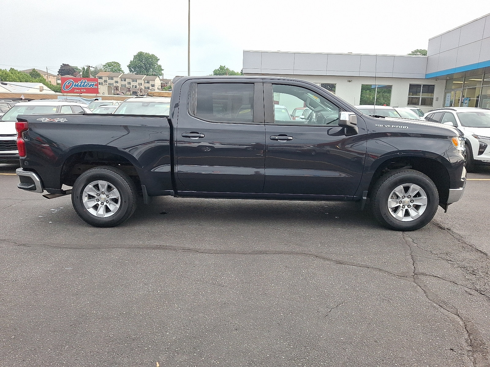 Used 2022 Chevrolet Silverado 1500 LT AWD/4WD image 5