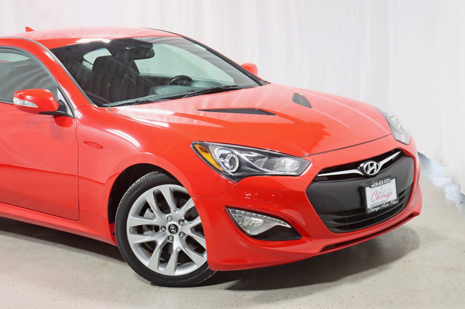 Used 2015 Hyundai Genesis 3.8 image 2