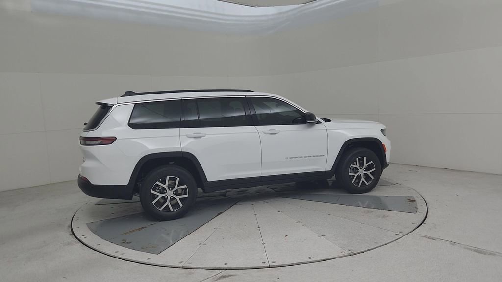 New 2025 Jeep Grand Cherokee L Limited w/ Trailer Tow Package image 16