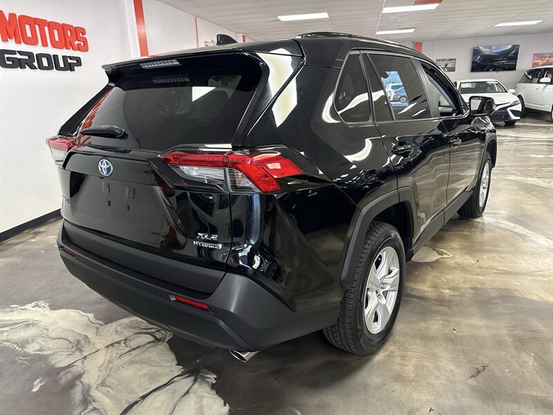 Used 2020 Toyota RAV4 XLE AWD/4WD image 7
