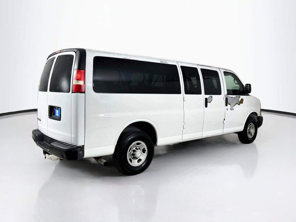 Used 2008 Chevrolet Express 3500 Extended Passenger RWD image 8