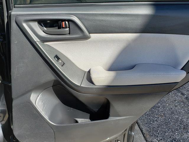 Used 2015 Subaru Forester 2.5i Premium w/ All-Weather Package image 18