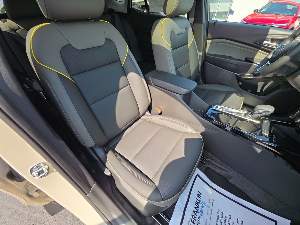 New 2026 Chevrolet Trax ACTIV w/ Sunroof Package FWD image 24