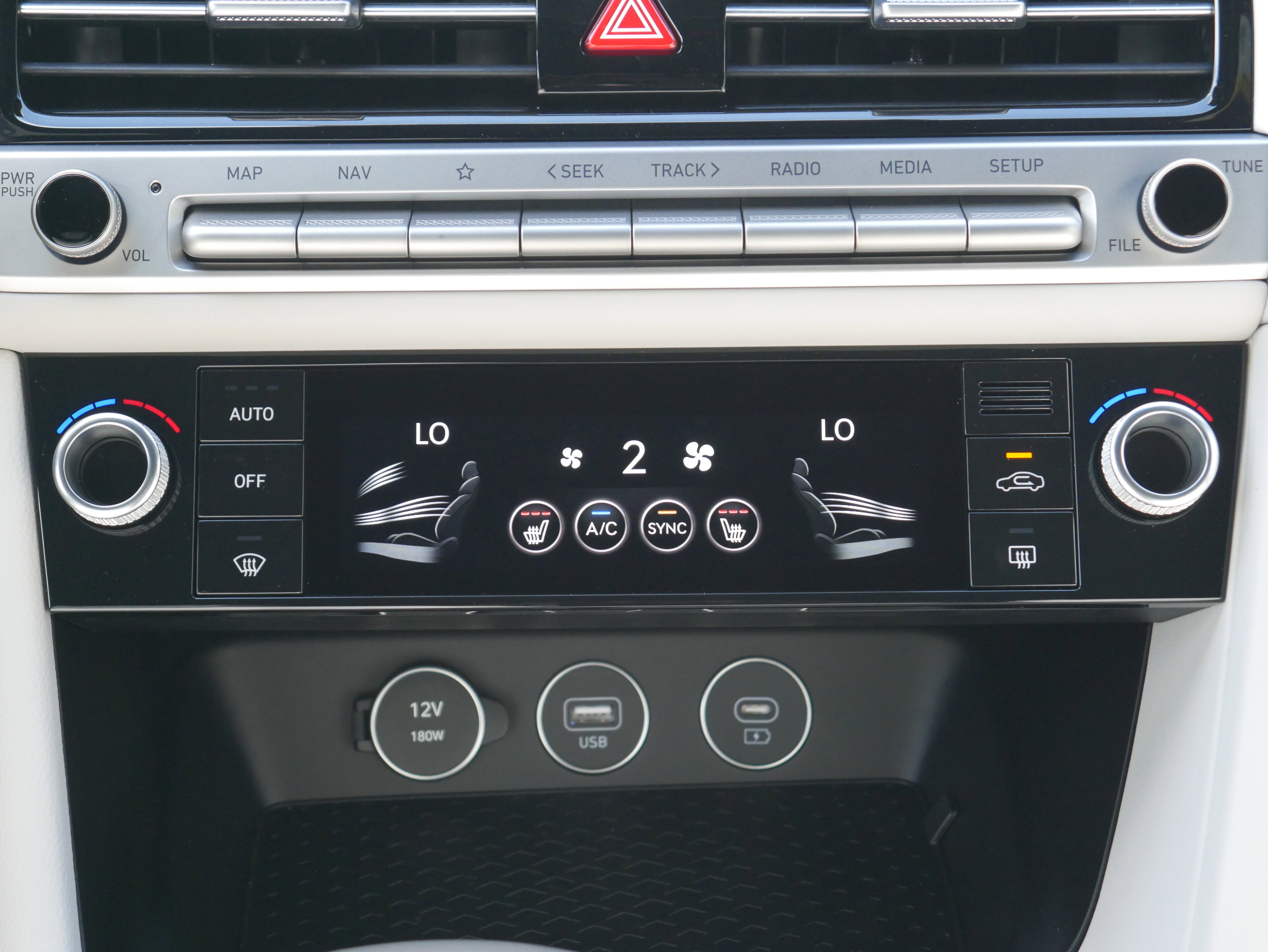 Used 2025 Genesis G70 2.5T image 19