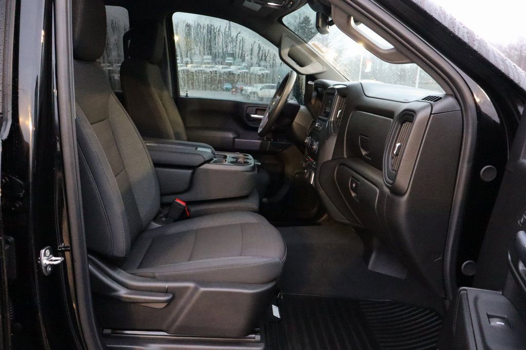 Used 2025 Chevrolet Silverado 2500 Custom w/ Custom Value Package image 13