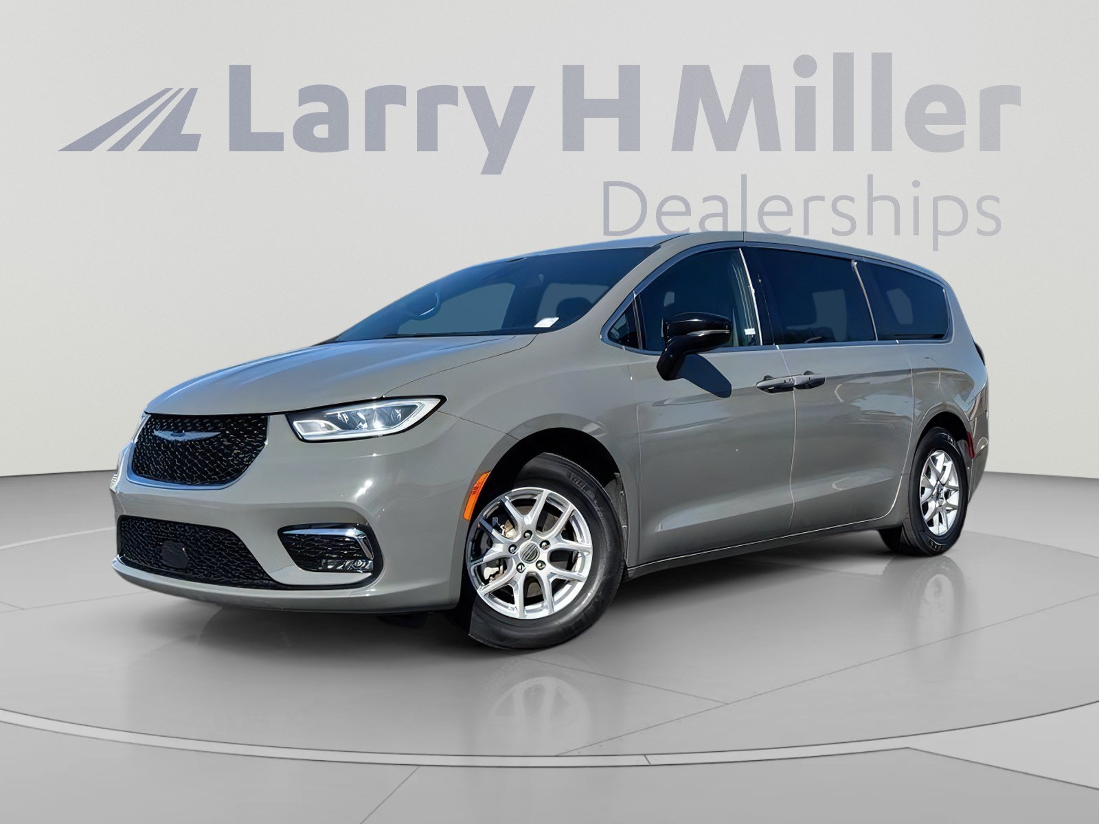 Used 2025 Chrysler Pacifica Select FWD image 1