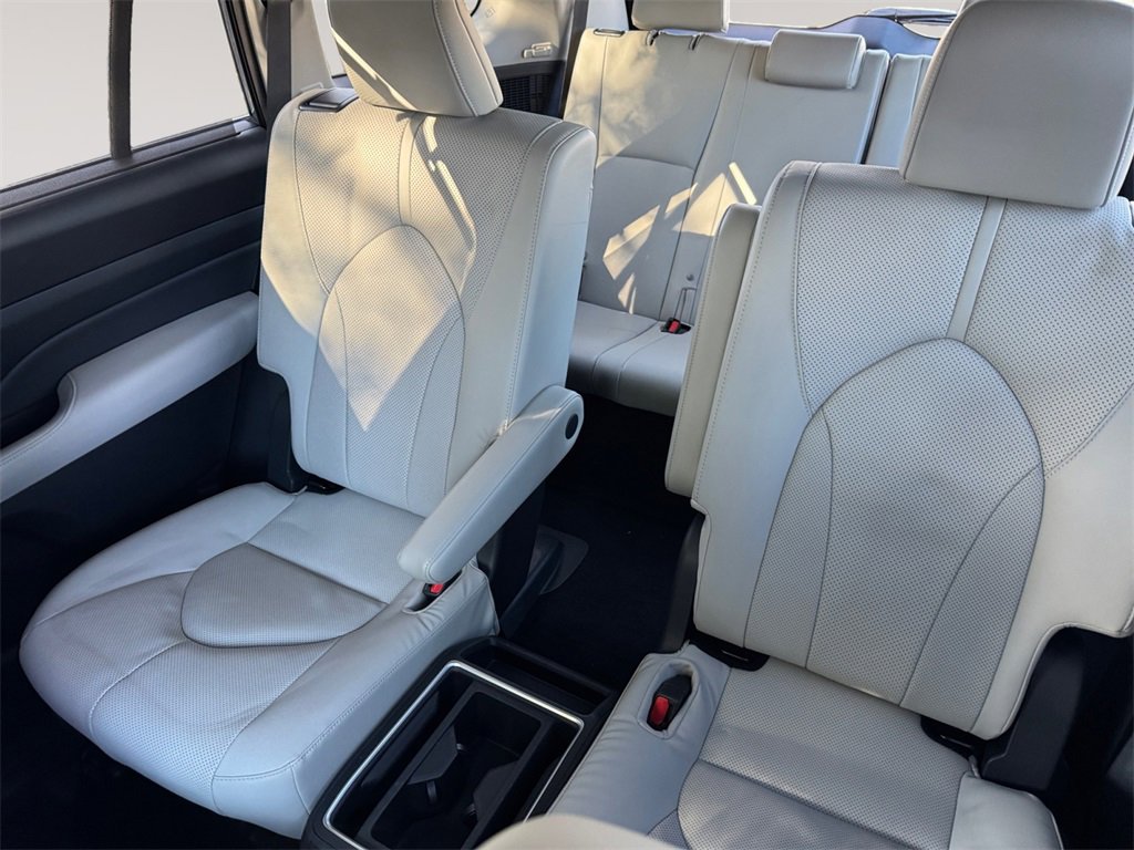 Used 2025 Toyota Grand Highlander AWD image 13