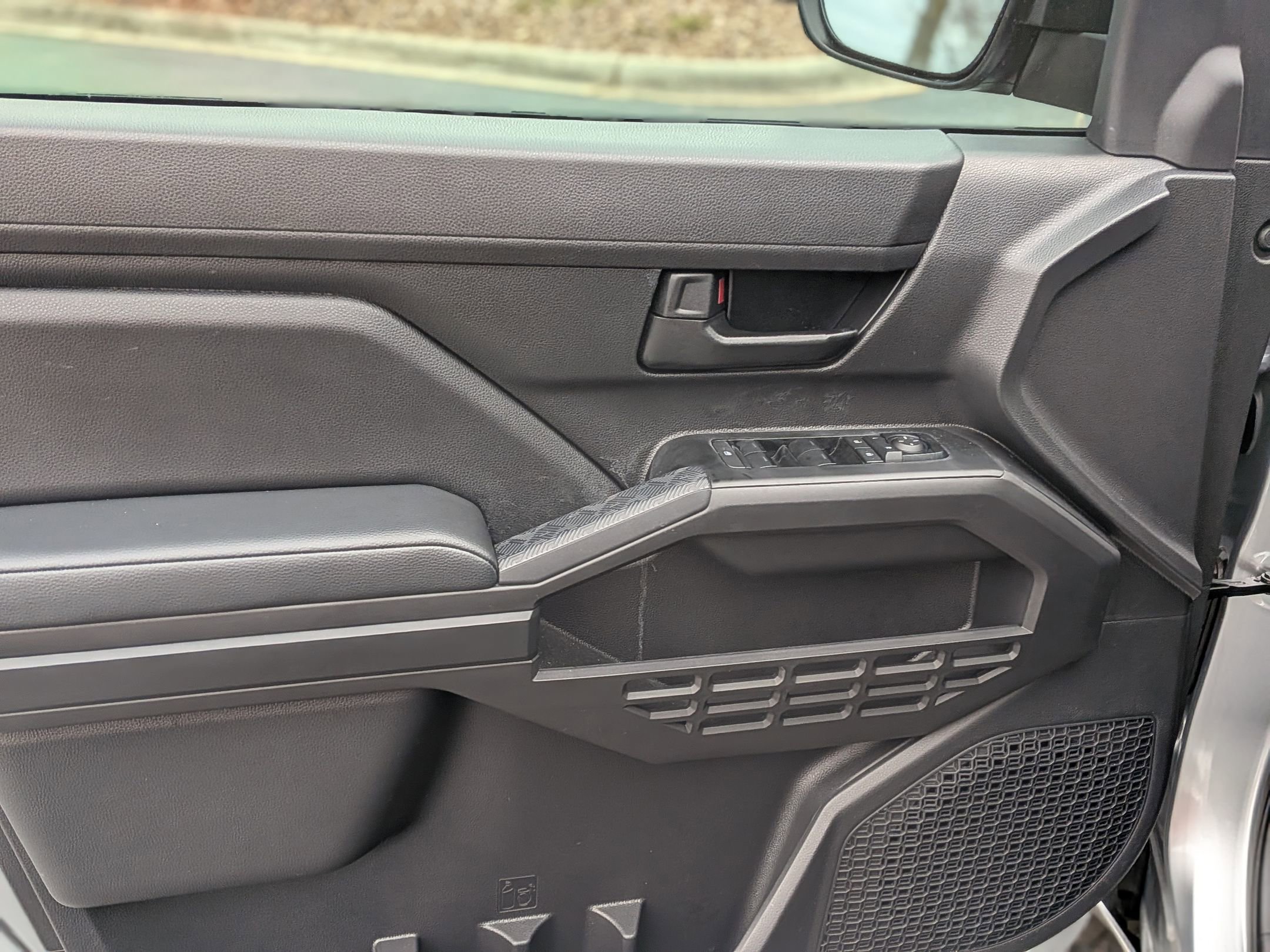 Used 2025 Toyota Tacoma SR image 14