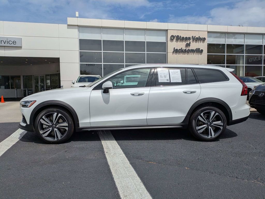 Used 2026 Volvo V60 B5 Cross Country Plus w/ Protection Package Premier AWD/4WD image 3