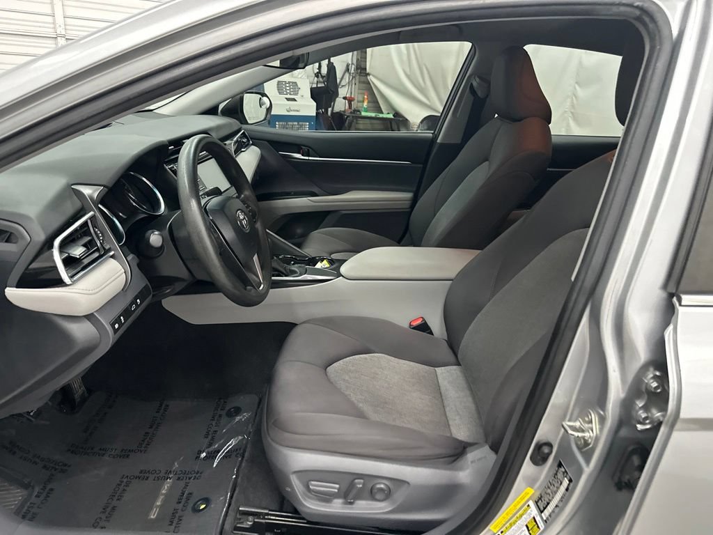 Used 2018 Toyota Camry LE FWD image 21