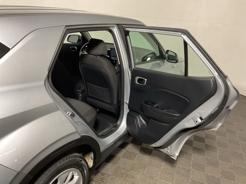 Used 2021 Hyundai Venue SE FWD image 31