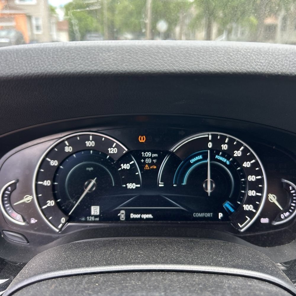 Used 2018 BMW 530e xDrive AWD/4WD image 13