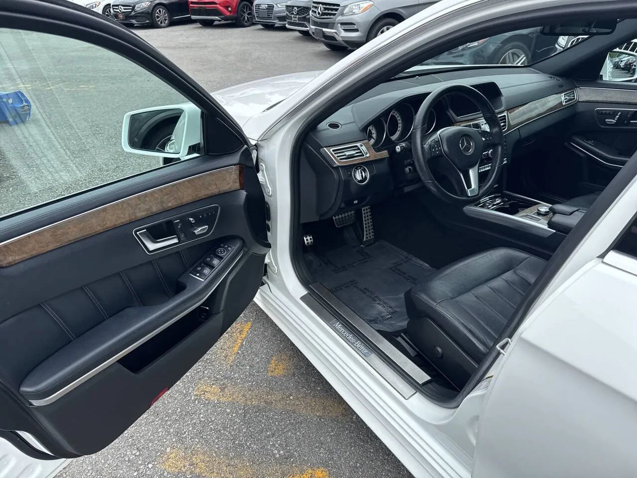 Used 2015 Mercedes-Benz E 400 4MATIC Sedan image 9