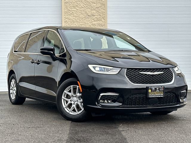 New 2026 Chrysler Pacifica Select image 2
