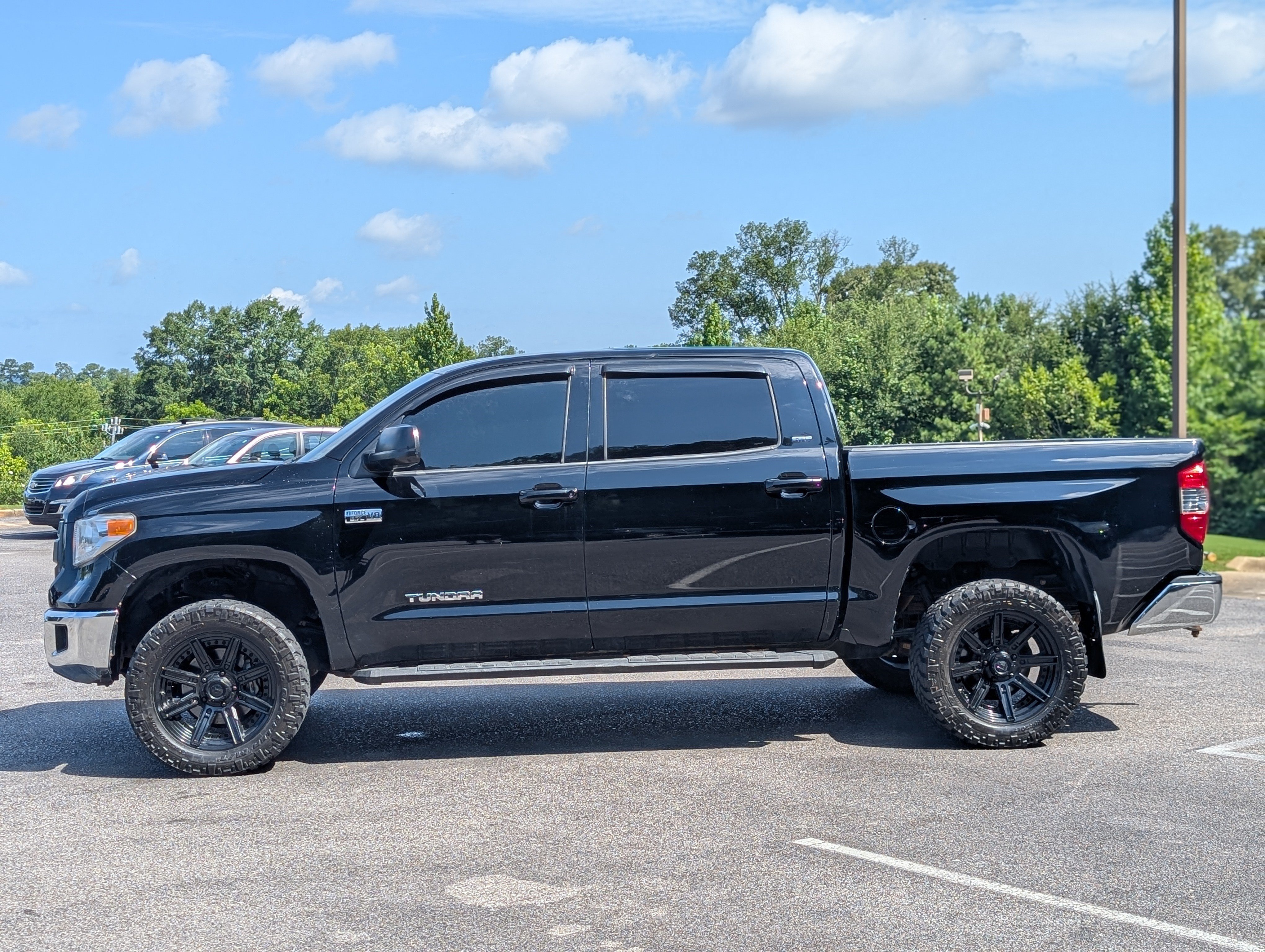 Used 2016 Toyota Tundra SR5 w/ SR5 Upgrade Package AWD/4WD image 6