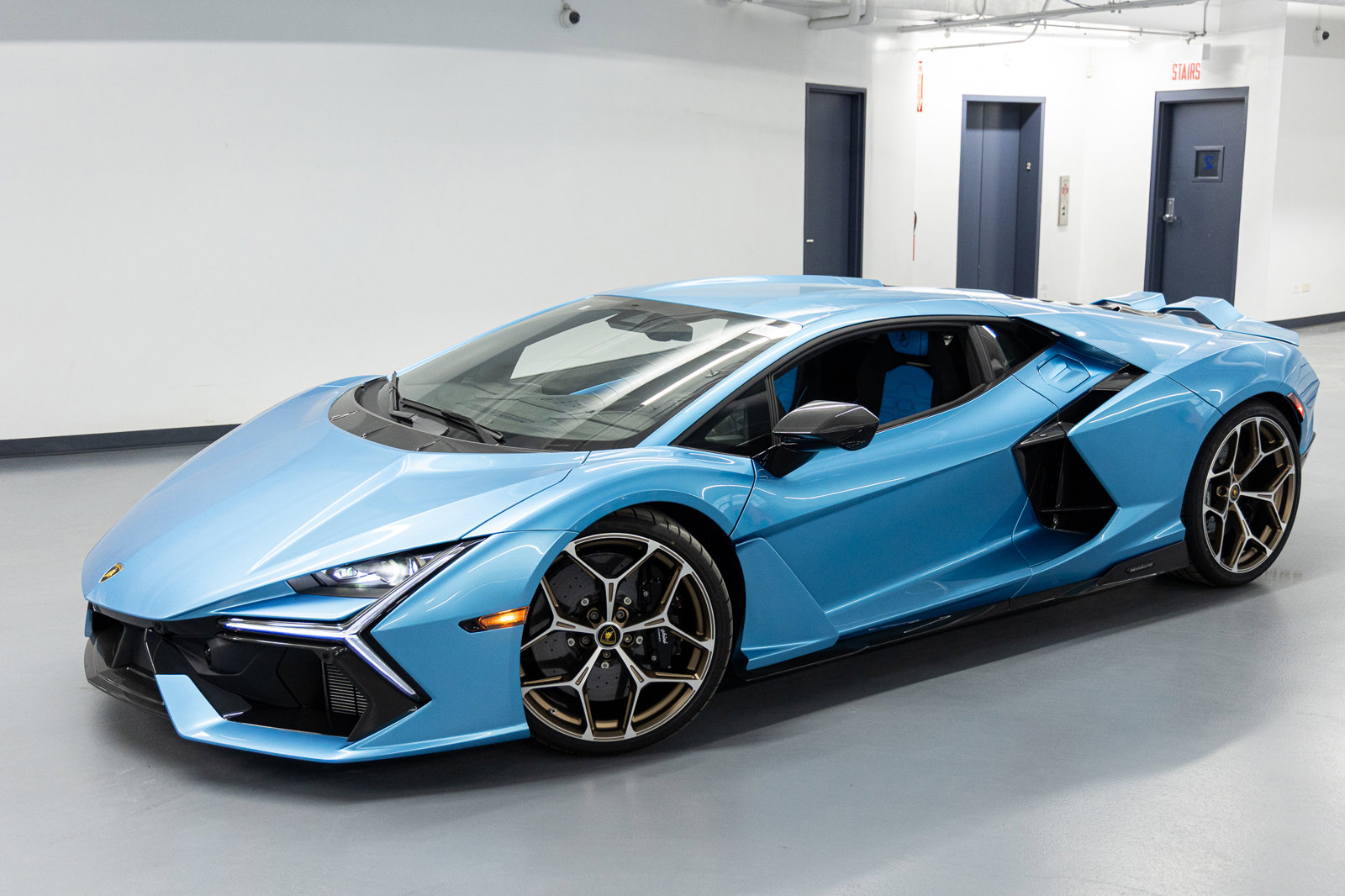 Used 2025 Lamborghini Revuelto image 16