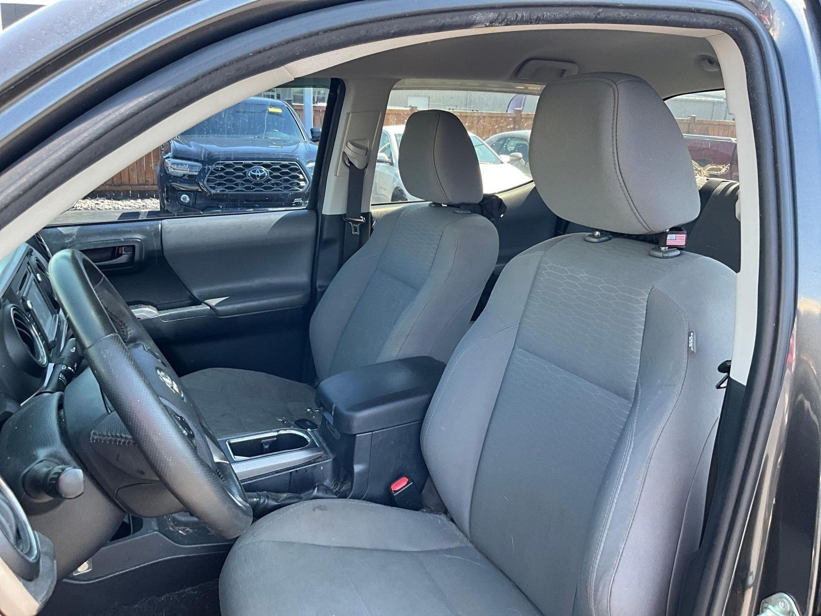 Used 2018 Toyota Tacoma SR5 AWD/4WD image 19