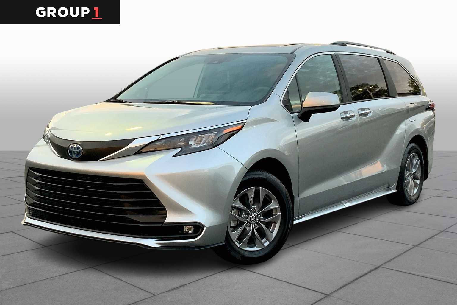 Used 2025 Toyota Sienna XLE