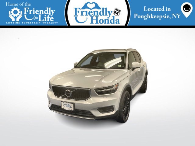 Used 2022 Volvo XC40 T5 Momentum