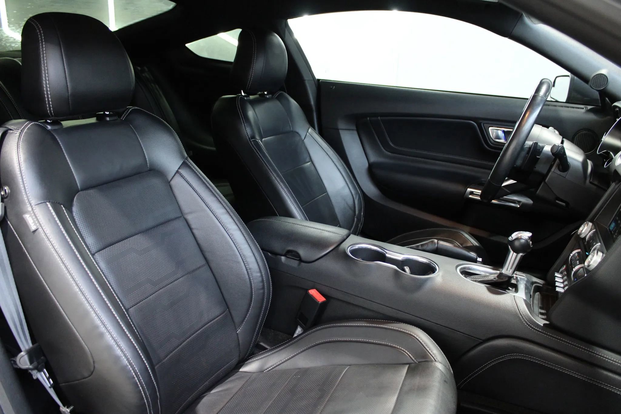 Used 2018 Ford Mustang GT Premium w/ Equipment Group 401A RWD image 18
