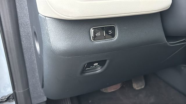 Used 2025 Lincoln Navigator L Reserve AWD/4WD image 12