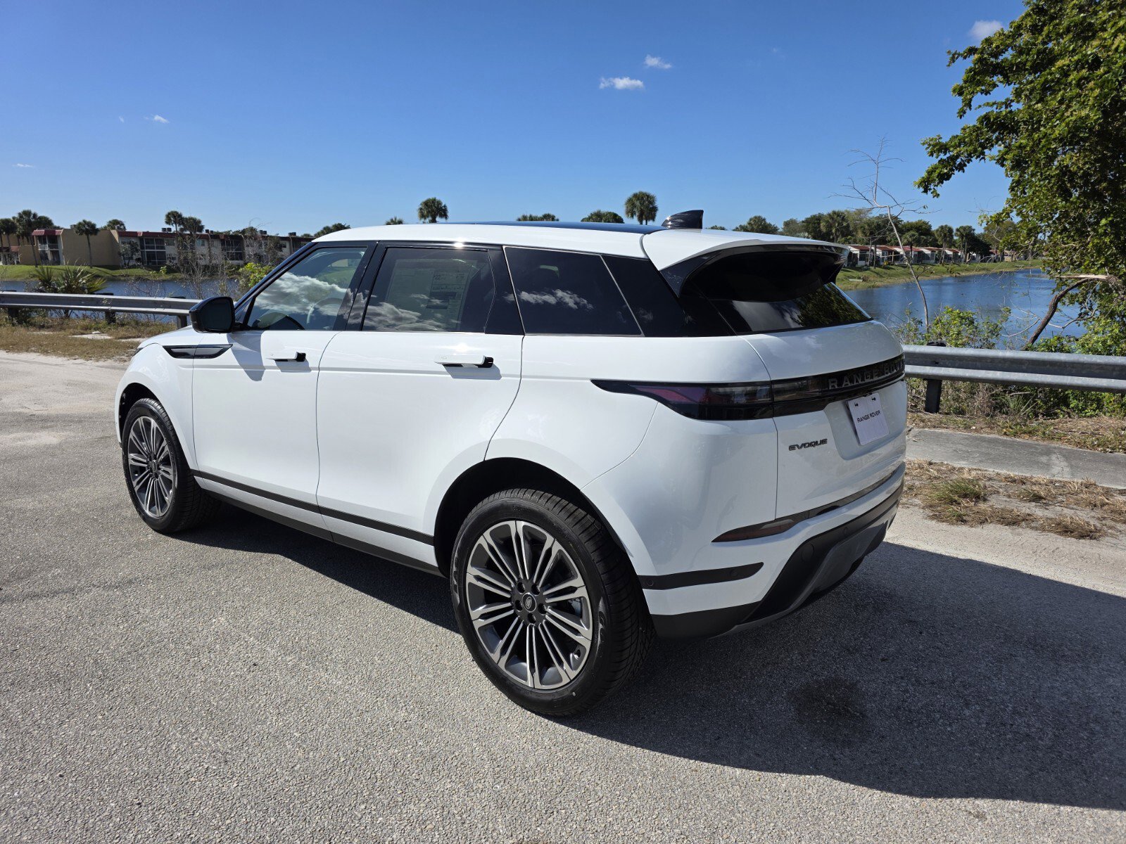 New 2026 Land Rover Range Rover Evoque S image 2