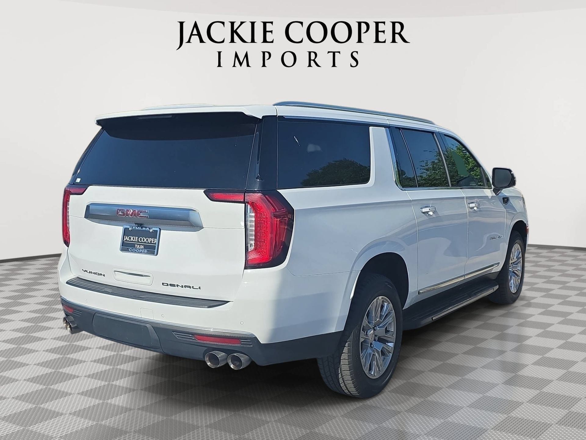 Used 2024 GMC Yukon XL Denali AWD/4WD image 5