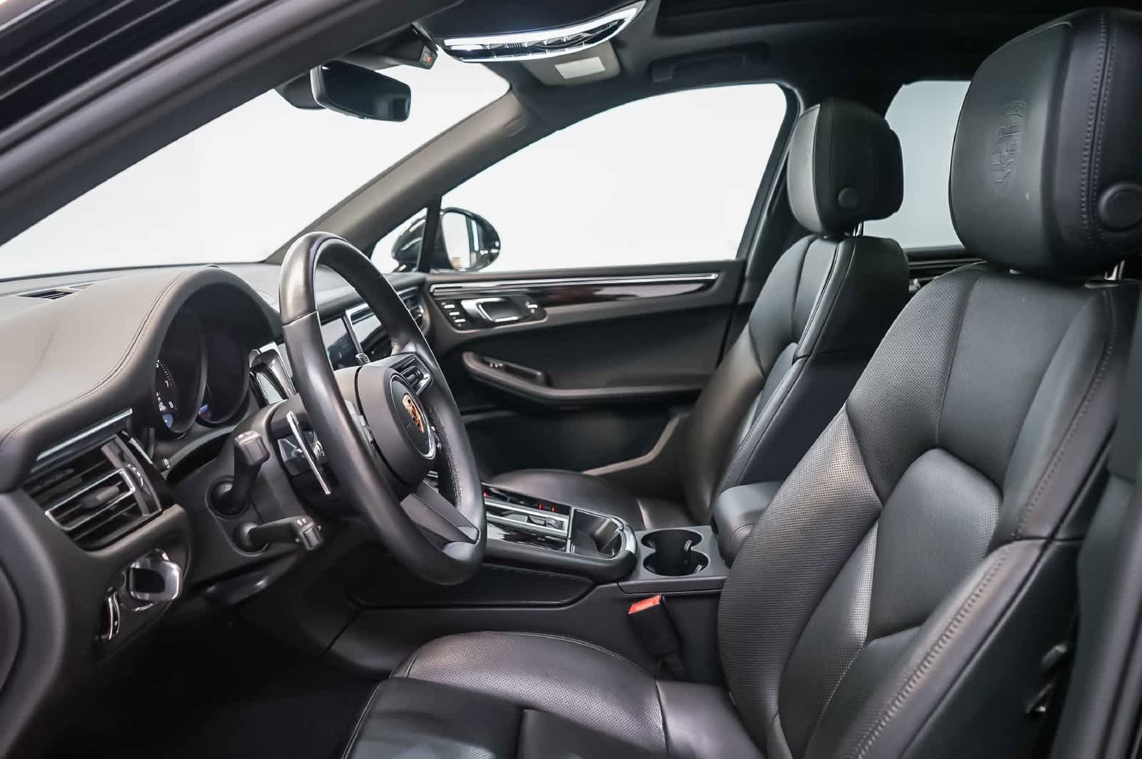 Certified 2025 Porsche Macan AWD/4WD image 23