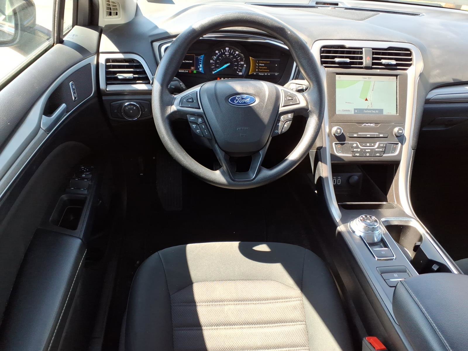 Used 2020 Ford Fusion SE image 8