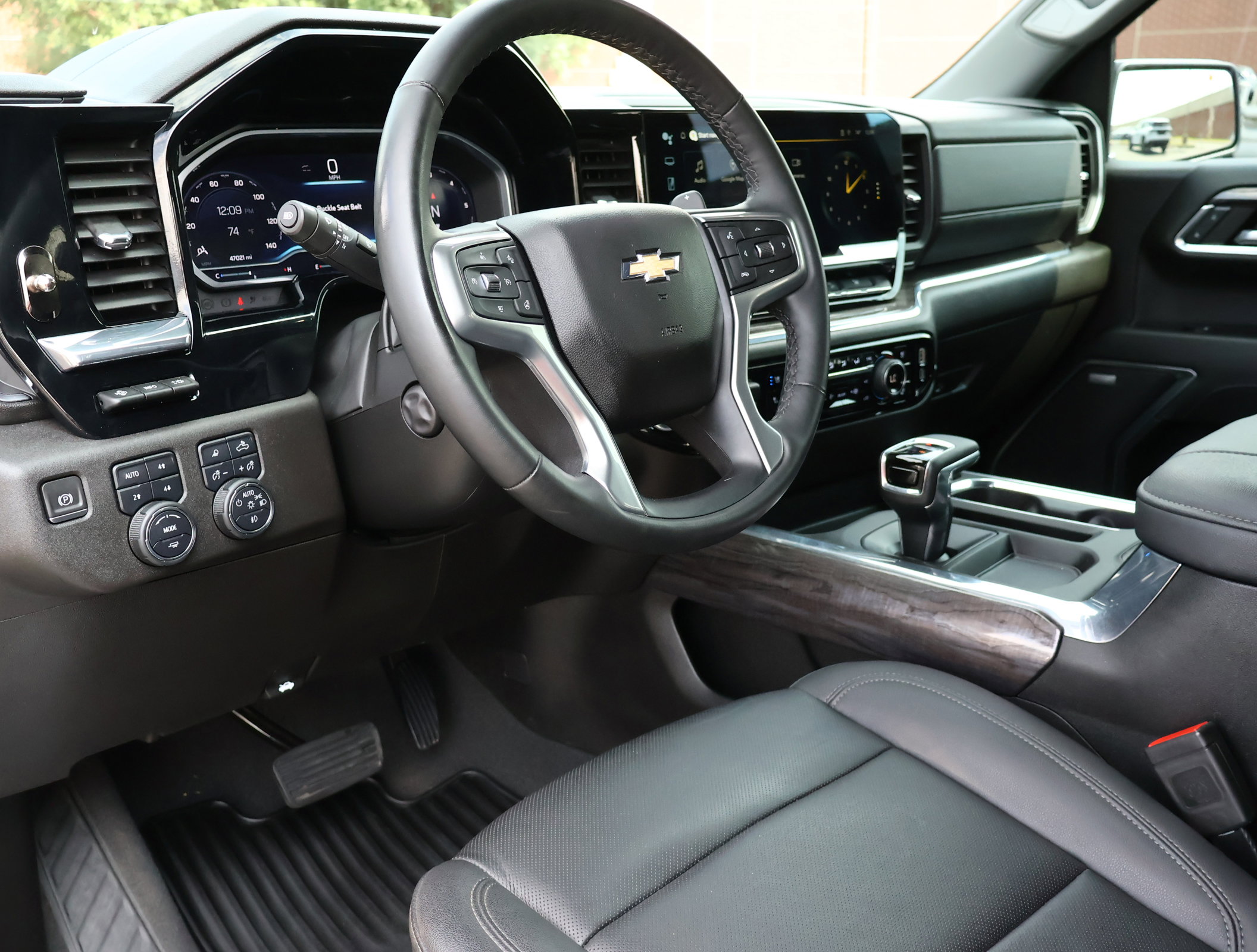 Used 2023 Chevrolet Silverado 1500 LTZ w/ LTZ Premium Texas Edition image 3